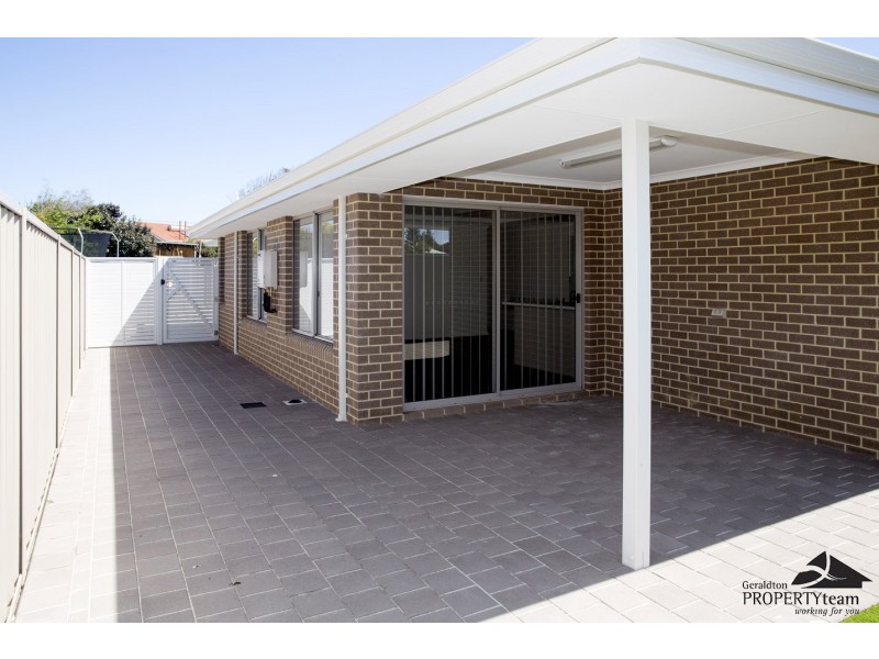 4/8 Stroud Street, Beachlands WA 6530