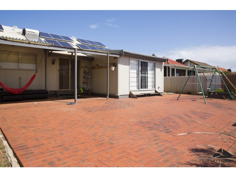 9 Whitfield Street, Beachlands WA 6530