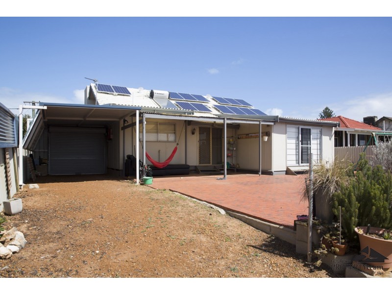 9 Whitfield Street, Beachlands WA 6530