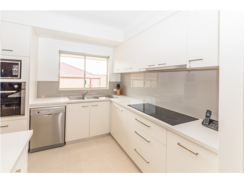 30 Stillwater Ave, Drummond Cove WA 6532