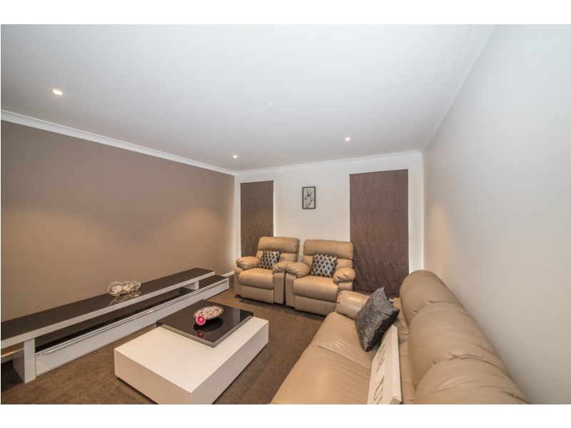 30 Stillwater Ave, Drummond Cove WA 6532