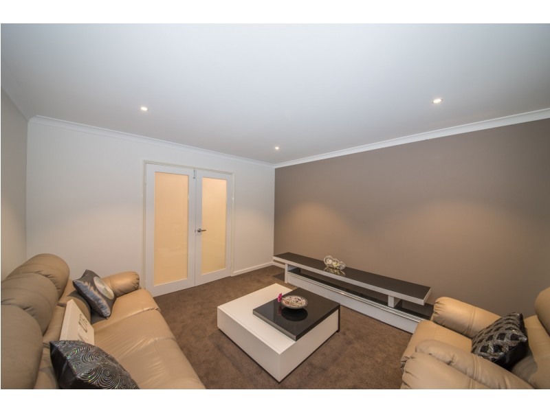 30 Stillwater Ave, Drummond Cove WA 6532