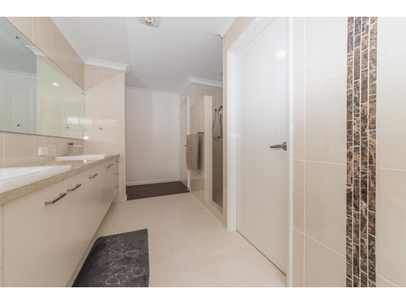 30 Stillwater Ave, Drummond Cove WA 6532