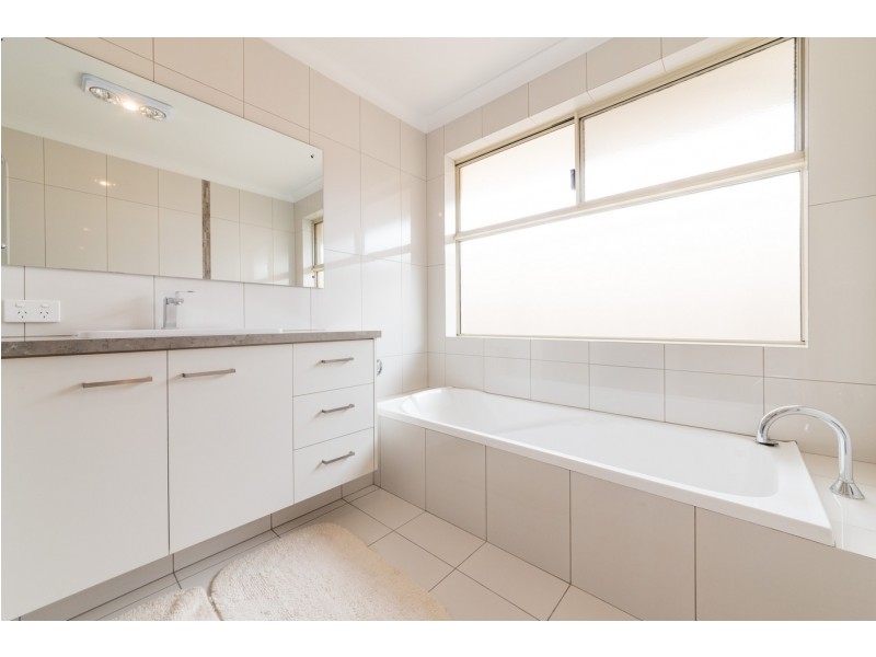 30 Stillwater Ave, Drummond Cove WA 6532