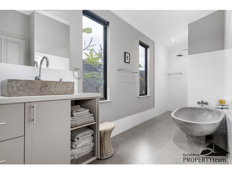 9 Starboard Way, Drummond Cove WA 6532