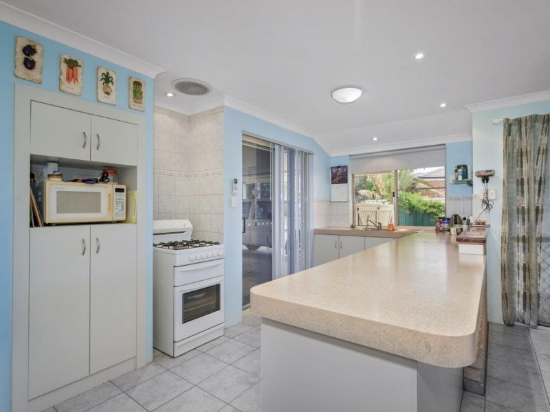 20 Half Moon Drive, Waggrakine WA 6530