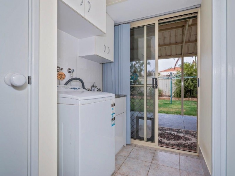 20 Half Moon Drive, Waggrakine WA 6530