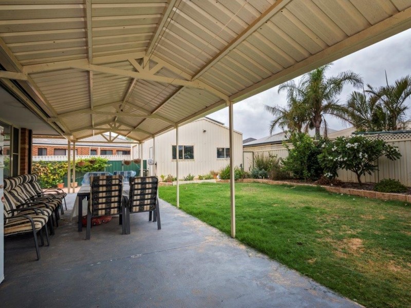 20 Half Moon Drive, Waggrakine WA 6530