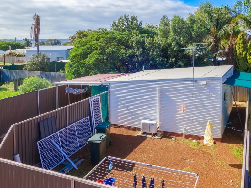 213A Fifth Street, Wonthella WA 6530