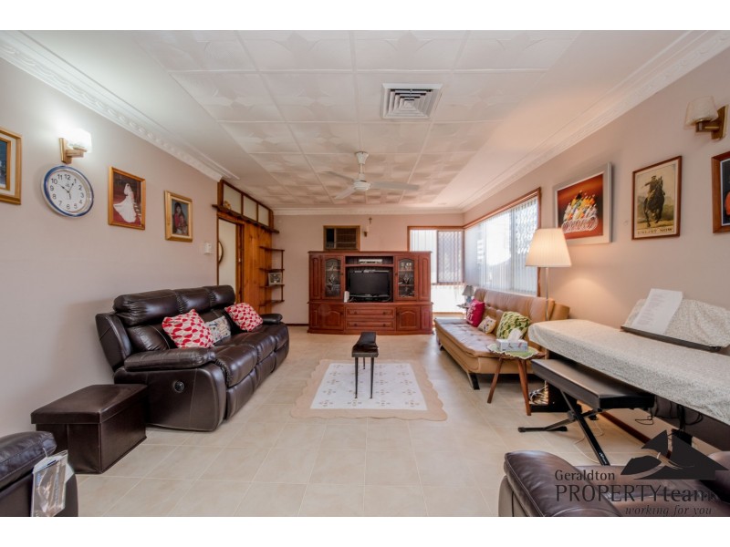 245 Eighth Street, Wonthella WA 6530