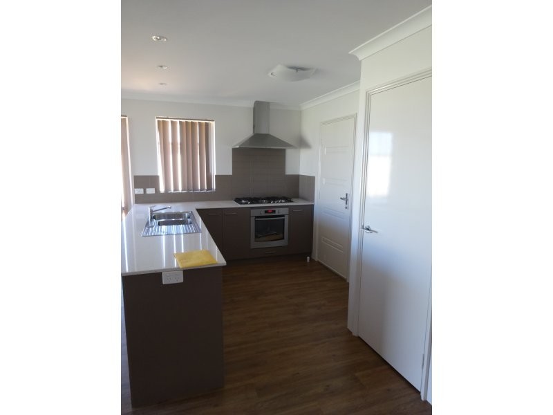 8 Castlefin Road, Utakarra WA 6530