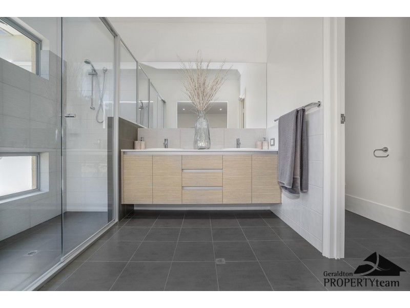 213 Chapman Valley Road, Waggrakine WA 6530