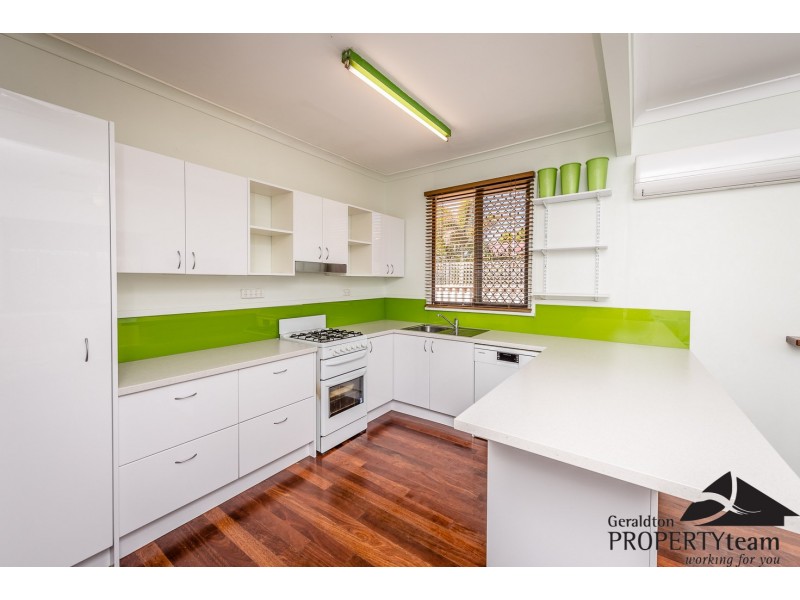 15 Bradley Street, Beachlands WA 6530