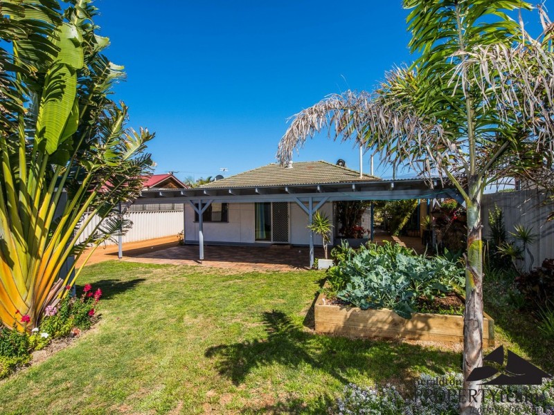 15 Bradley Street, Beachlands WA 6530