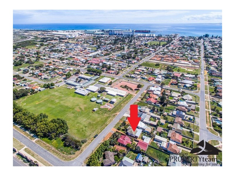15 Bradley Street, Beachlands WA 6530