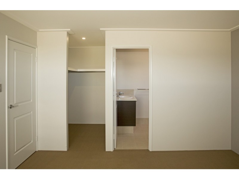 44 Reef Blvd, Drummond Cove WA 6532