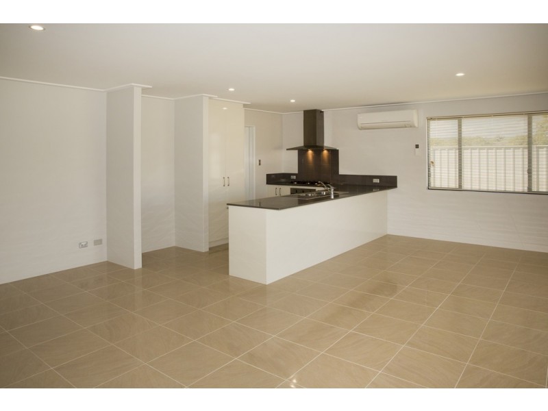 44 Reef Blvd, Drummond Cove WA 6532