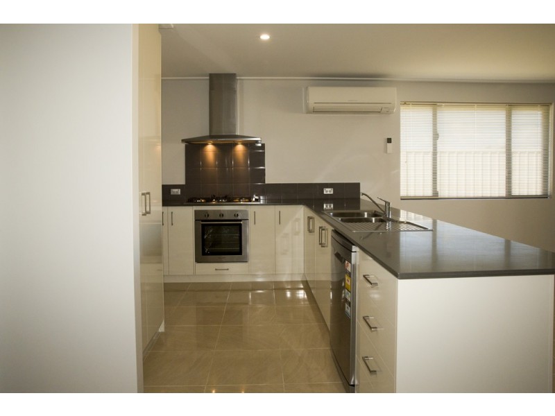 44 Reef Blvd, Drummond Cove WA 6532