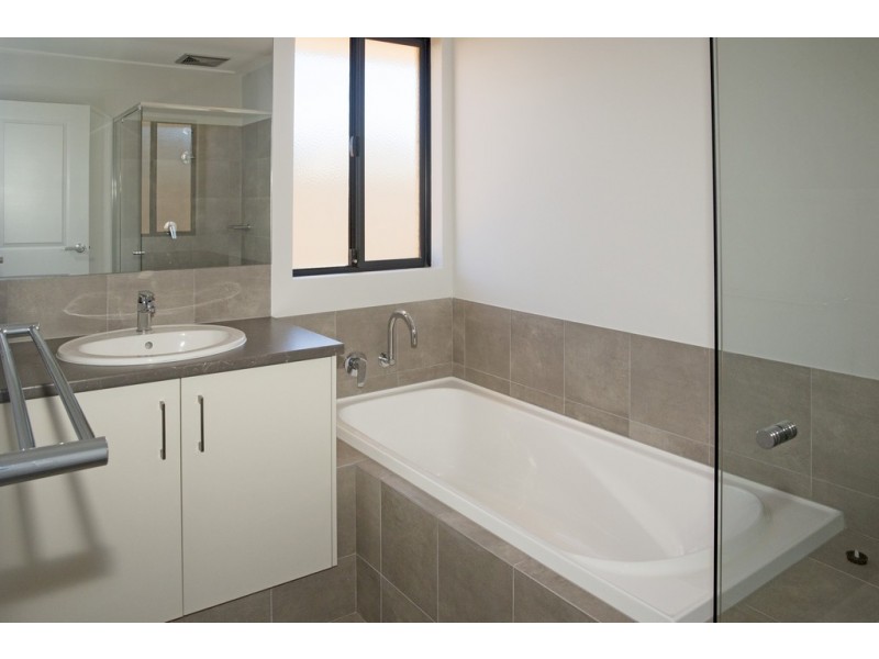 44 Reef Blvd, Drummond Cove WA 6532