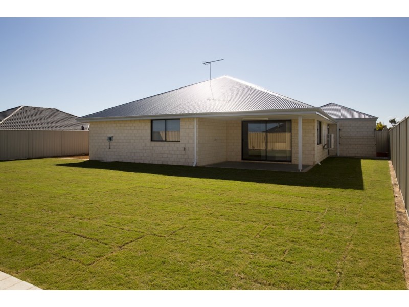 44 Reef Blvd, Drummond Cove WA 6532
