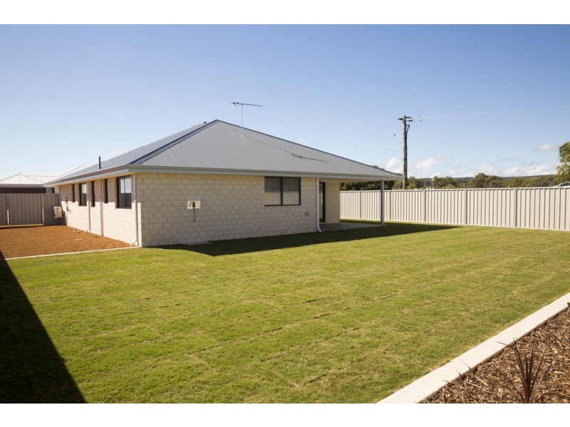 44 Reef Blvd, Drummond Cove WA 6532