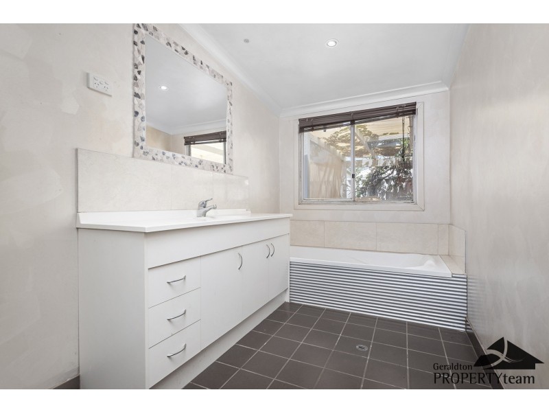 206 First Street, Wonthella WA 6530