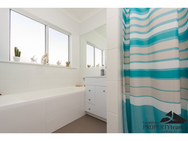 5 Smugglers Pass, Drummond Cove WA 6532