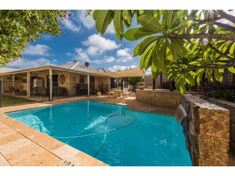 13 Columbus Blvd, Wandina WA 6530