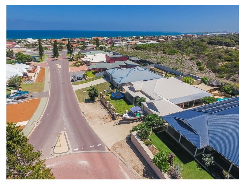 13 Columbus Blvd, Wandina WA 6530