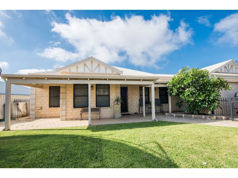 13 Columbus Blvd, Wandina WA 6530