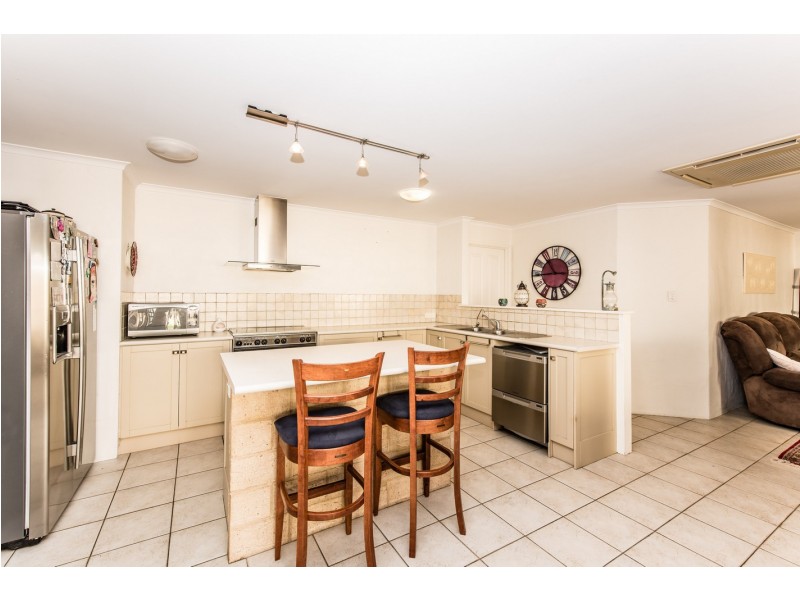 13 Columbus Blvd, Wandina WA 6530