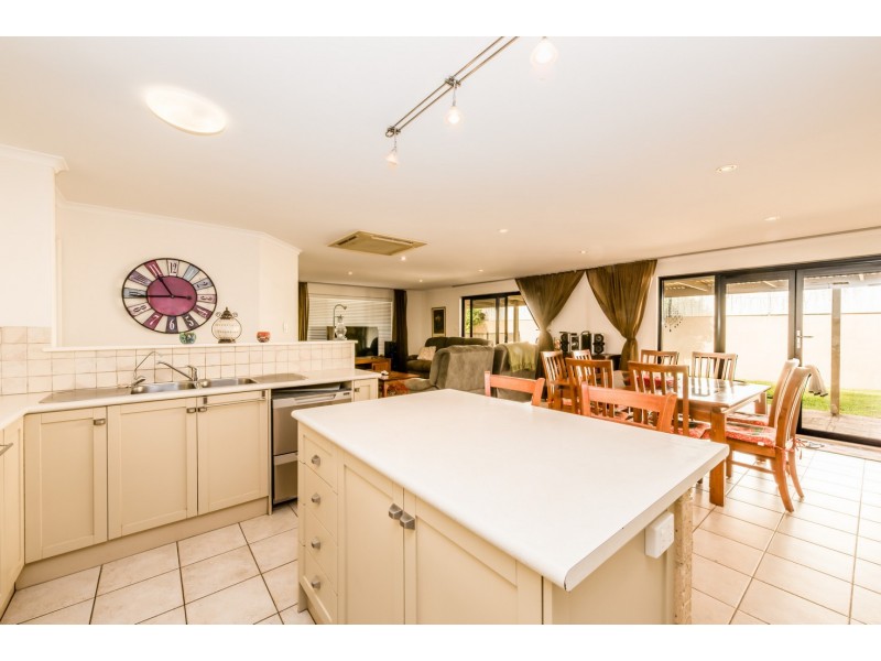 13 Columbus Blvd, Wandina WA 6530