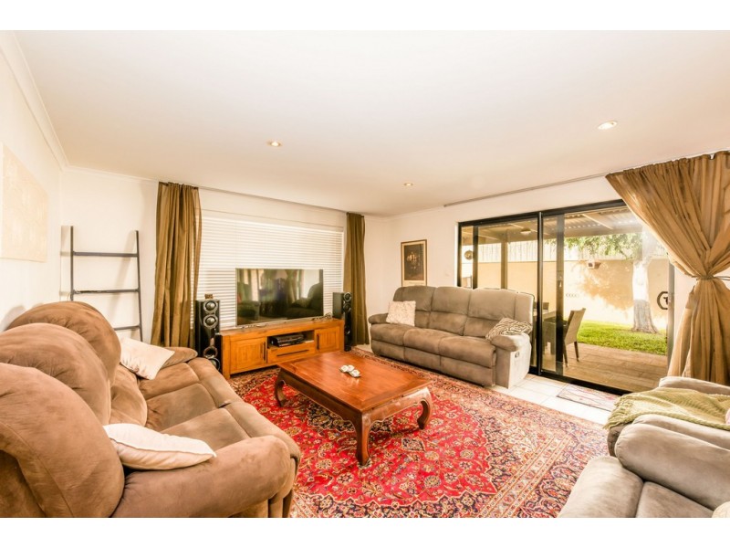 13 Columbus Blvd, Wandina WA 6530