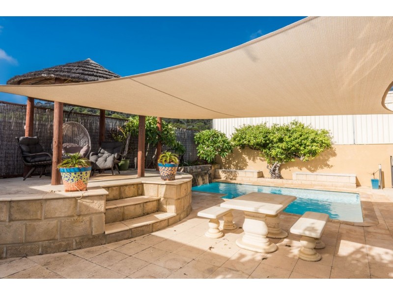 13 Columbus Blvd, Wandina WA 6530