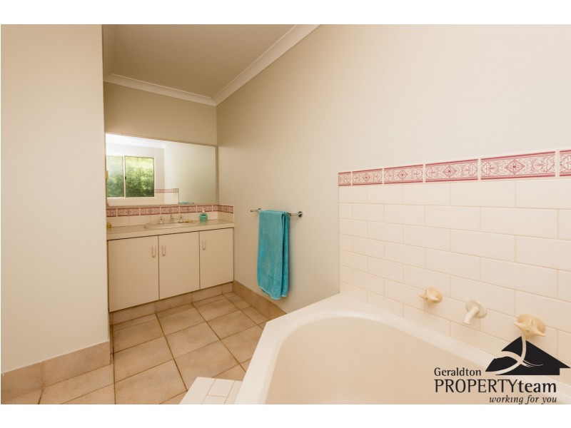 71 Sunnybanks Drive, Strathalbyn WA 6530