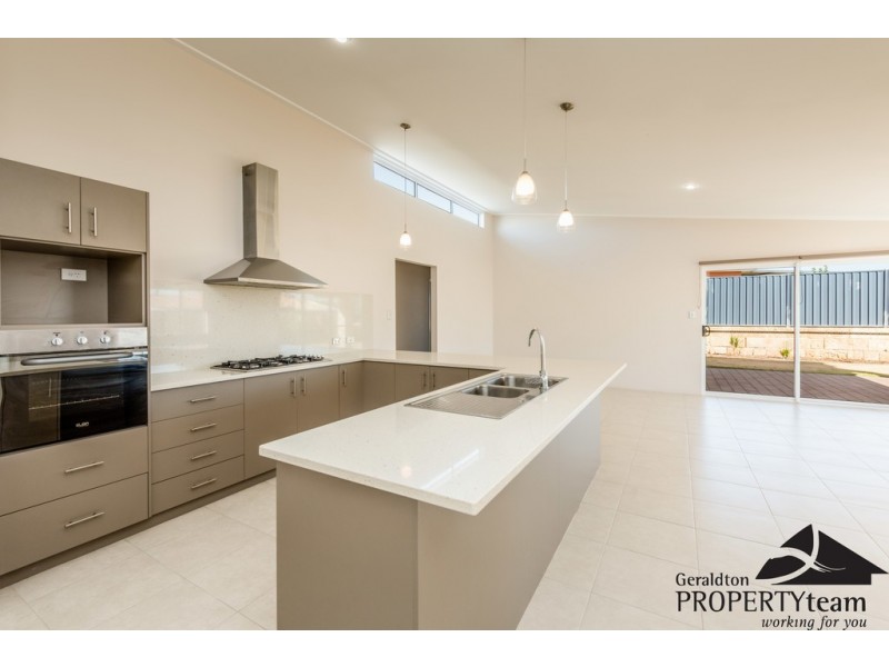 4 Schooner Pass, Glenfield WA 6532