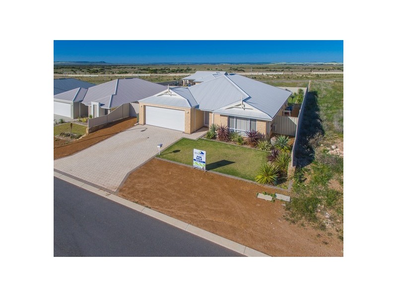 8 Thistle Wynd, Wandina WA 6530