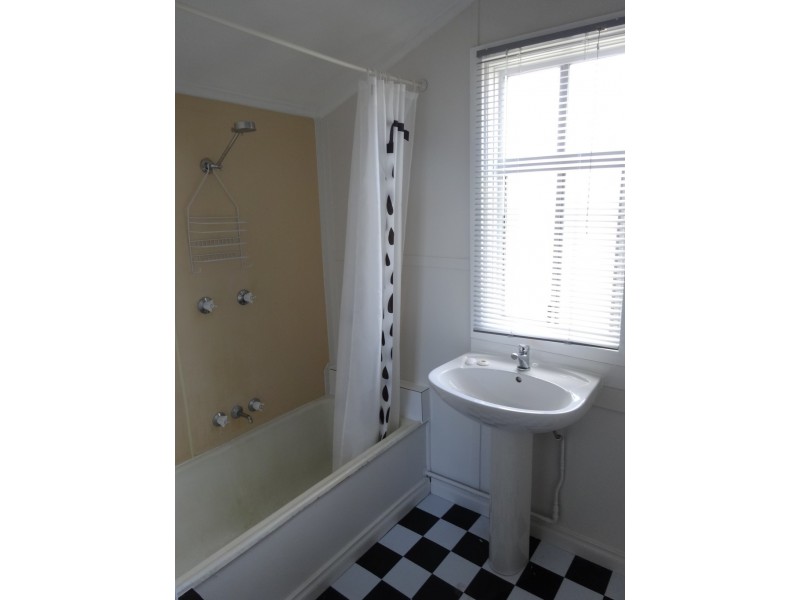 216 Evans Street, Beachlands WA 6530