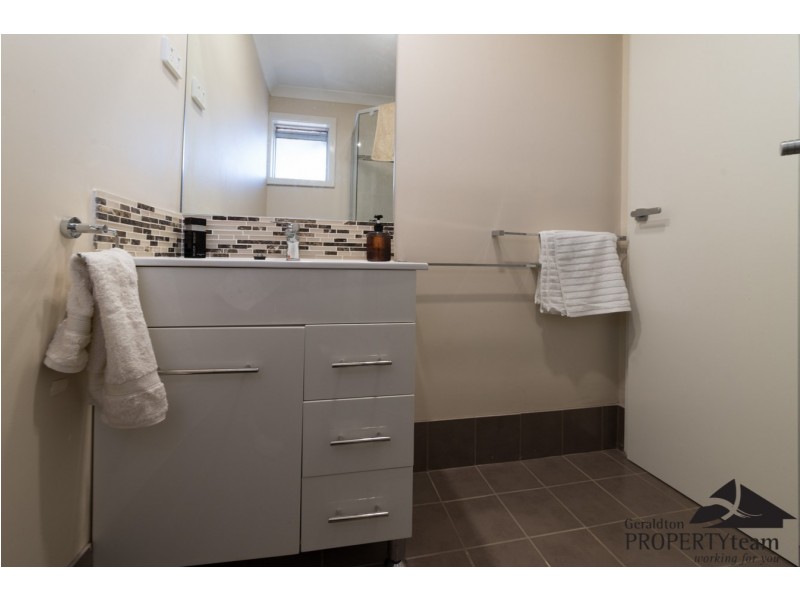 95 Railway Street, Bluff Point WA 6530