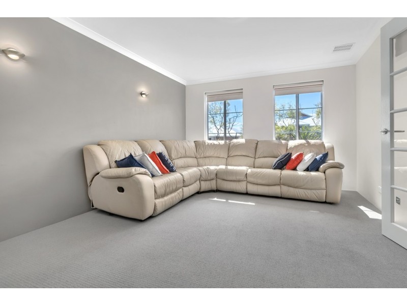 10 Jackson Loop, Wandina WA 6530