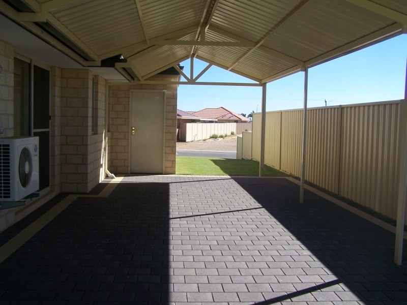 40 Mark Way, Wandina WA 6530