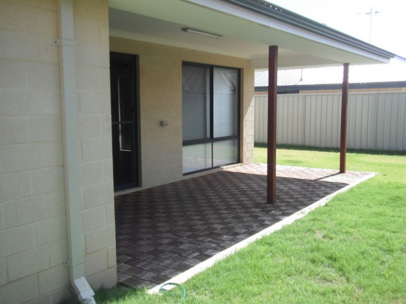 21 Crowther Street, Beachlands WA 6530