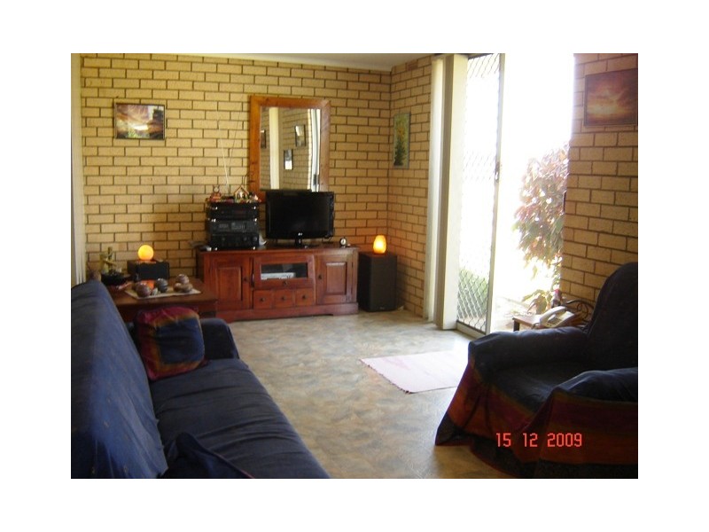 11A and 11B Central Road, Wonthella WA 6530