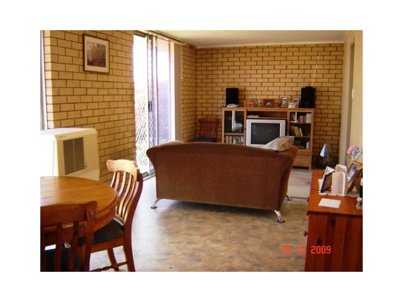 11A and 11B Central Road, Wonthella WA 6530