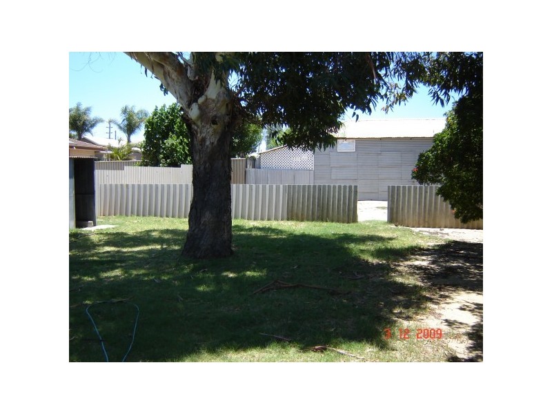 11A and 11B Central Road, Wonthella WA 6530