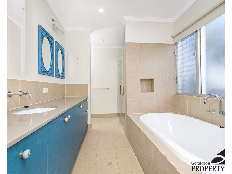 10 Fuller Street, Bluff Point WA 6530