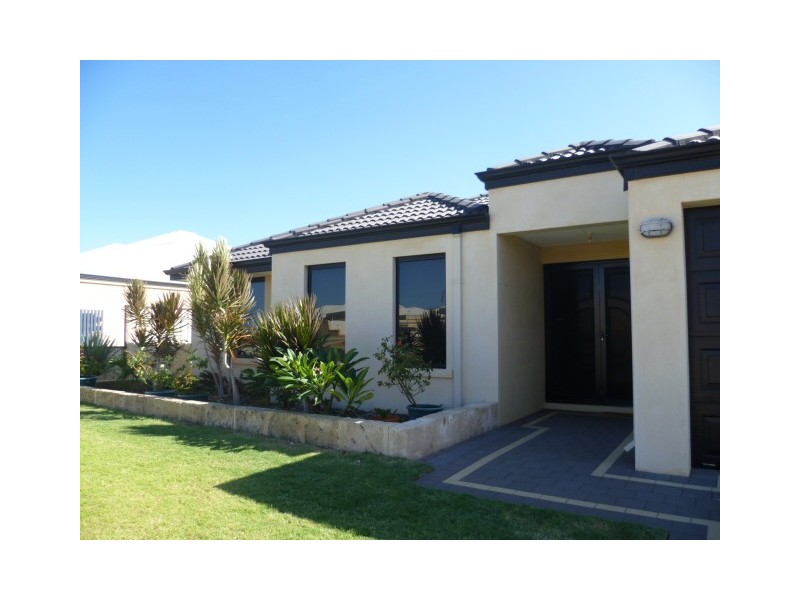 16 Dove Place, Wandina WA 6530
