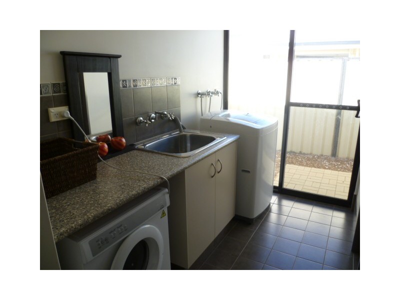 16 Dove Place, Wandina WA 6530