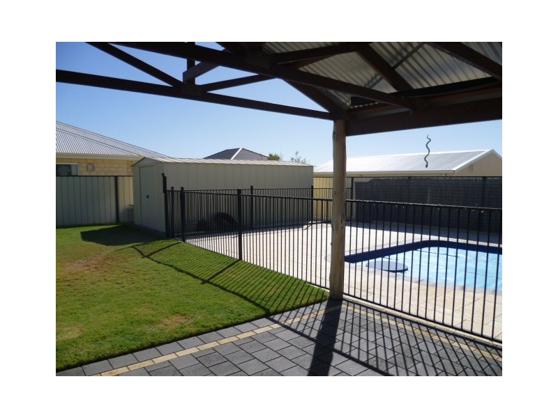 16 Dove Place, Wandina WA 6530