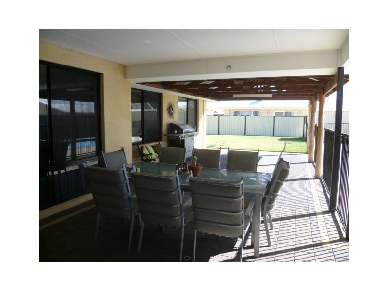 16 Dove Place, Wandina WA 6530